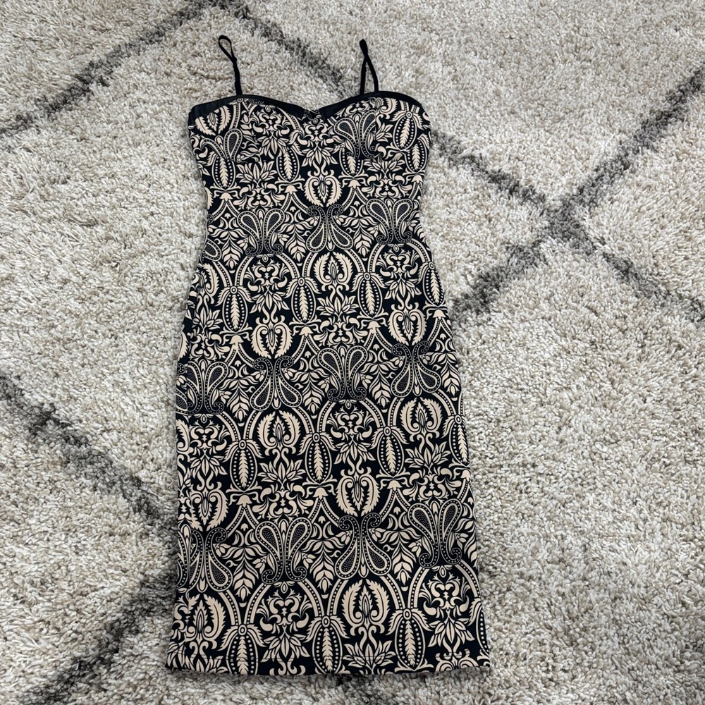 Elegant Black and Cream Patterned Dress